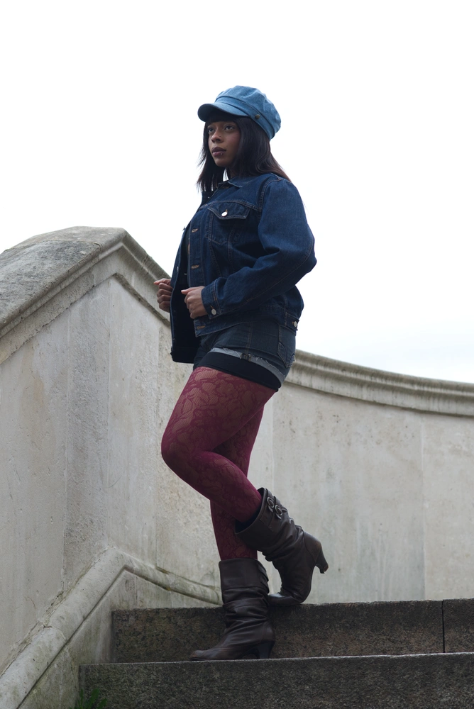 The 90s model posed standing on some steps, while looking into the distance.